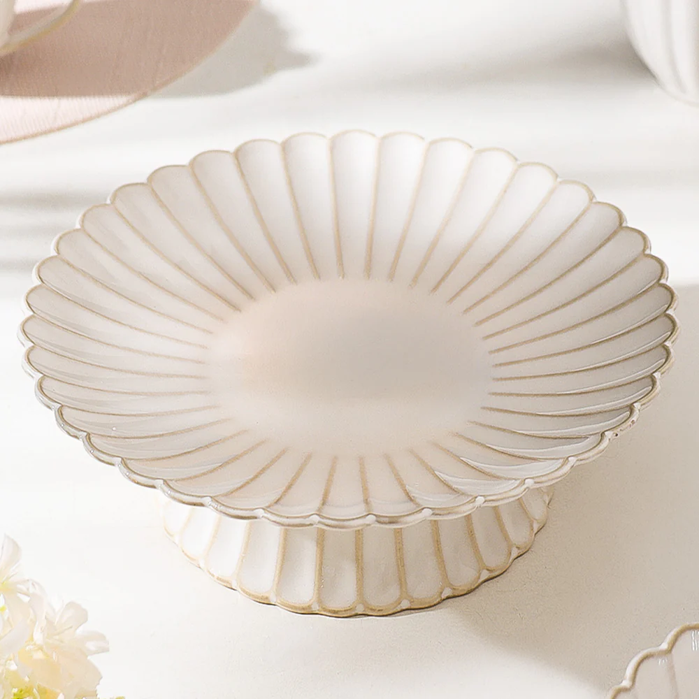Scallop Elevated Plate - Ivory